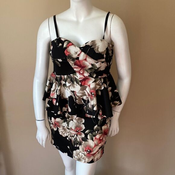 NWT Charlotte Russe Floral Peplum Dress - Picture 2 of 12